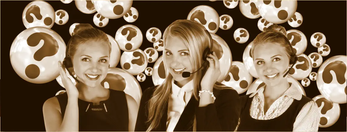 Ein Bild mit 3 Frauen, die ein Headset tragen Ein Bild mit 3 Frauen, die ein Headset tragen und viele Kugeln mit Fragezeichen.